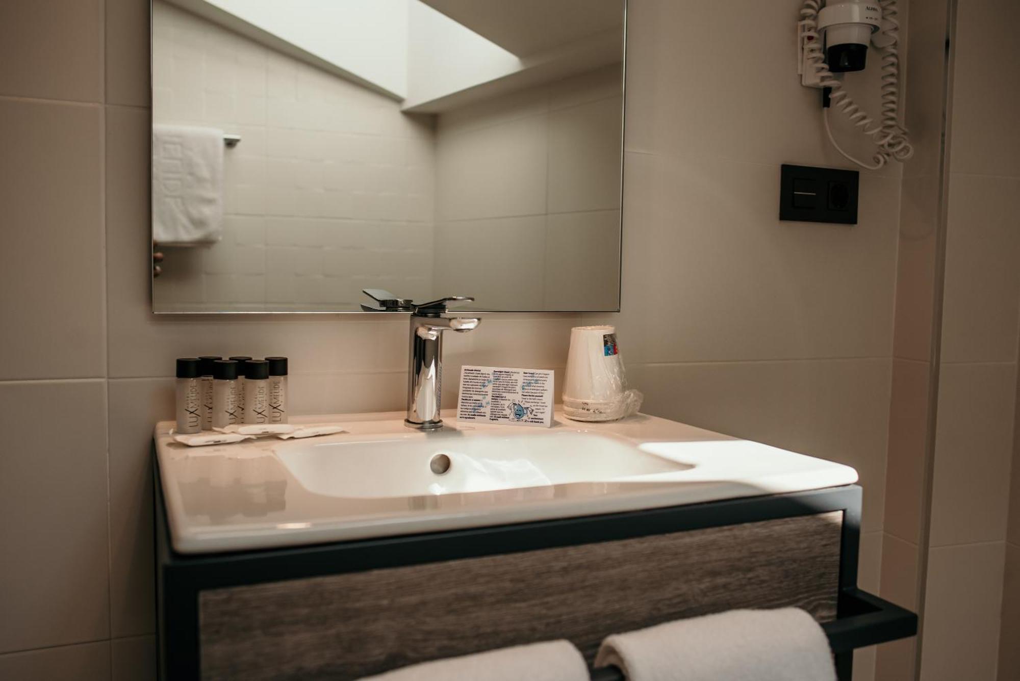 Hotel Lux Melide Kültér fotó