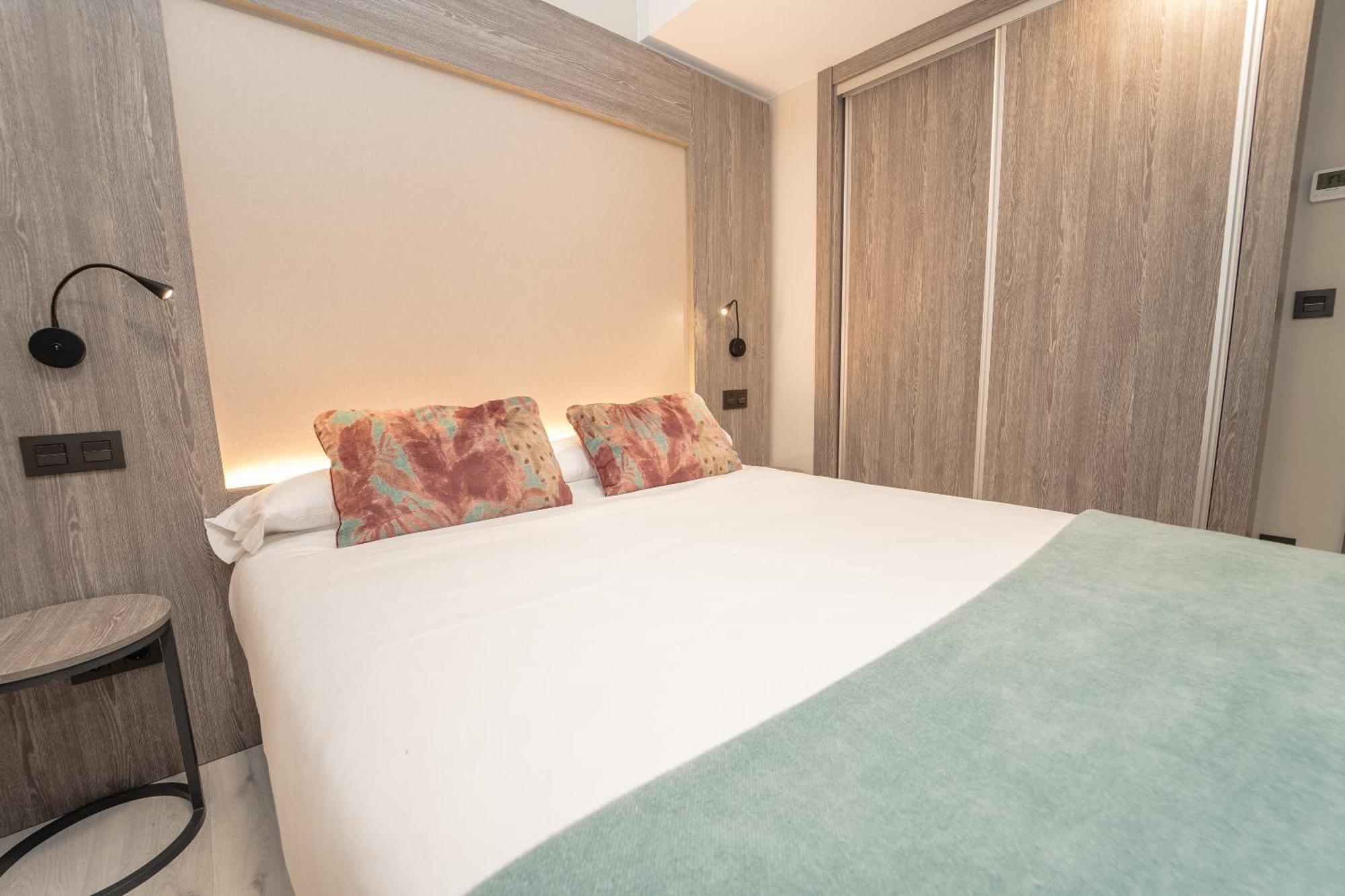Hotel Lux Melide Szoba fotó